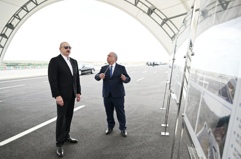 İlham Əliyev Əhmədbəyli-Füzuli-Şuşa yolunun açılışında iştirak edib