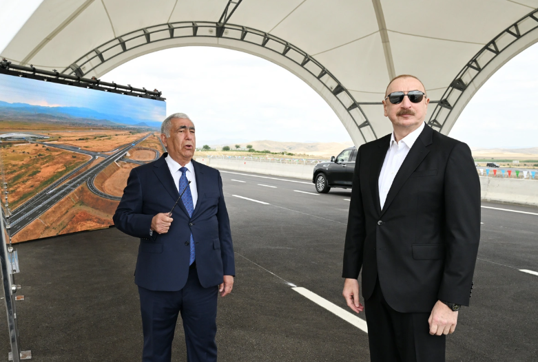 İlham Əliyev Əhmədbəyli-Füzuli-Şuşa yolunun açılışında iştirak edib