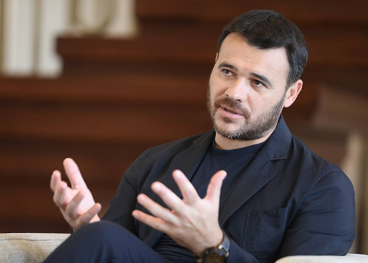 Emin Rusiyadakı konsertini təxirə salır?