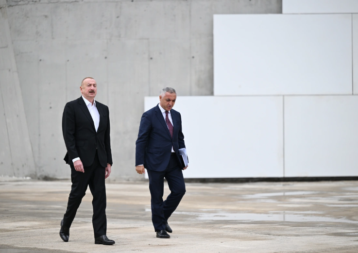 İlham Əliyev Xankəndidə Zəfər parkında görülən tikinti işləri ilə tanış olub