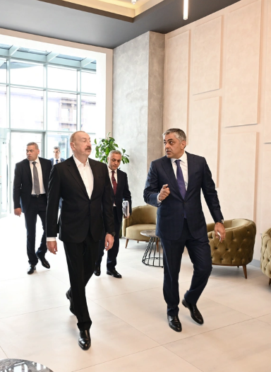 İlham Əliyev "Xankəndi" Biznes Mərkəzinin açılışında iştirak edib