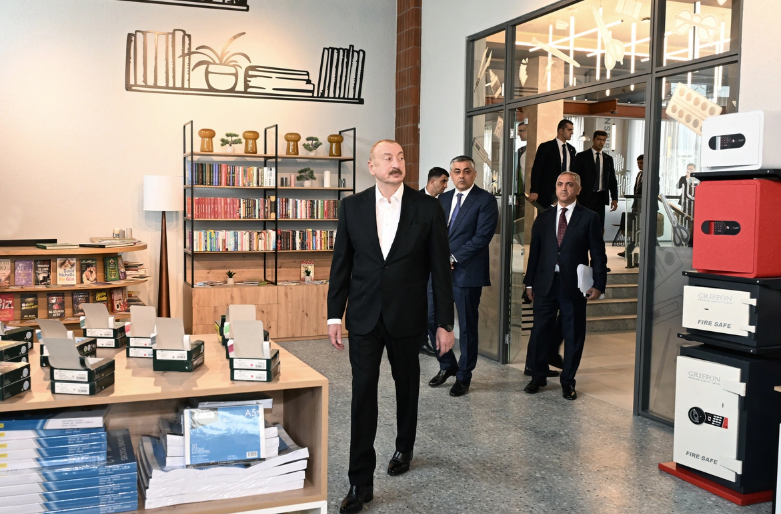 İlham Əliyev "Xankəndi" Biznes Mərkəzinin açılışında iştirak edib