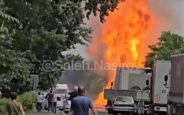 Şəkidə dezodorant daşıyan TIR yanır - Video - Yenilənir
