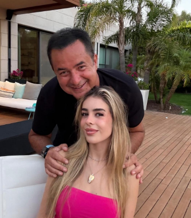 "Zaman necə tez keçir" - Acun Ilıcalı qızının 18 yaşını qeyd etdi