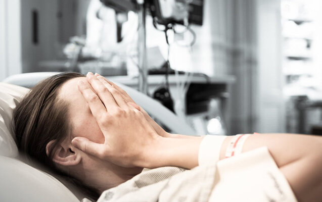 Qadın iynədən şoka düşüb öldü