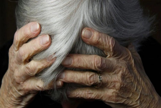 Sabirabadda DƏHŞƏT: oğlu 85 yaşlı anasını döyüb öldürdü