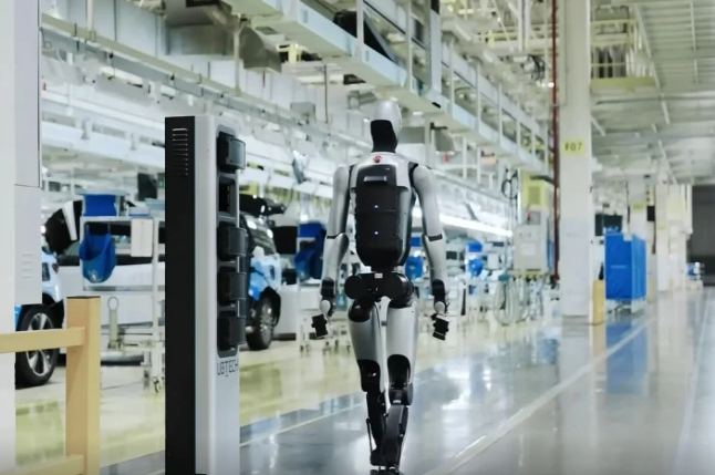 Bütün gün işləyən robot - VİDEO