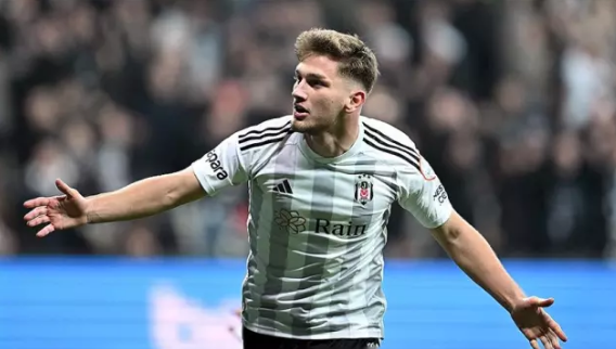 10 yaşında gəldiyi Beşiktaşa əlvida deyir - FOTO