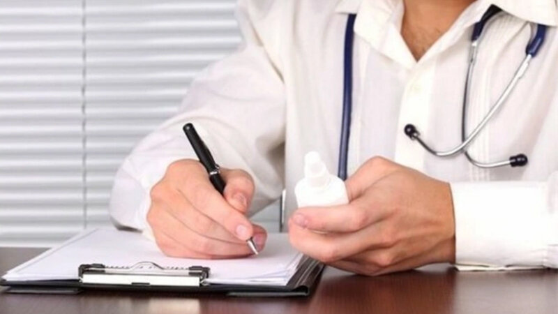 Bakıda həkim iş başında qəfildən vəfat etdi (FOTO)