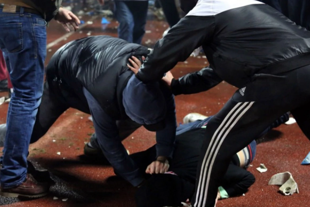 Münaqişəyə müdaxilə edən şəxs ÖLDÜRÜLDÜ