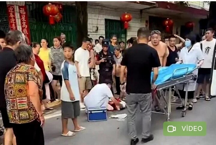 Çində məktəbə hücum: Ölənlər və yaralananlar var - VİDEO