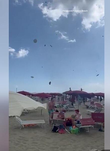 Çimərlikdə tornado: Qorxuya düşən turistlər canlarını zorla qurtardılar