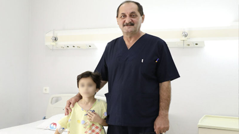 Azyaşlının mədəsindən saç kütləsi çıxarıldı