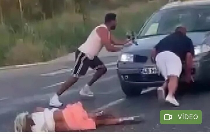 Türkiyədə turisti vuran sürücü avtomobili ilə yenə üzərindən keçməyə çalışdı