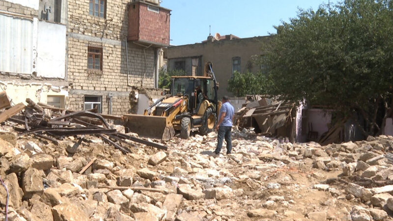 Sökülən "Sovetski"də tarixi əhəmiyyətli binaların taleyi necə olacaq? (VİDEO)