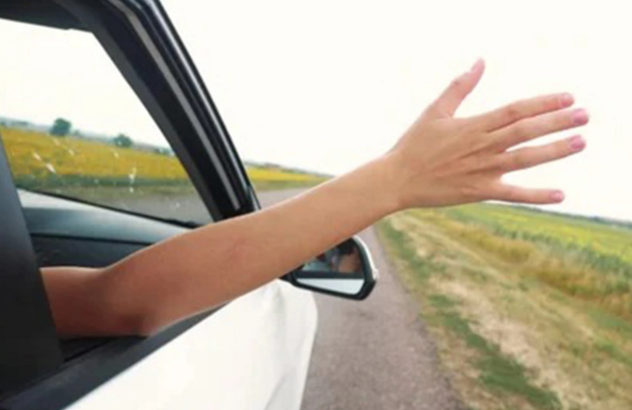 Maşından əl çıxaran sürücülərə XƏBƏRDARLIQ