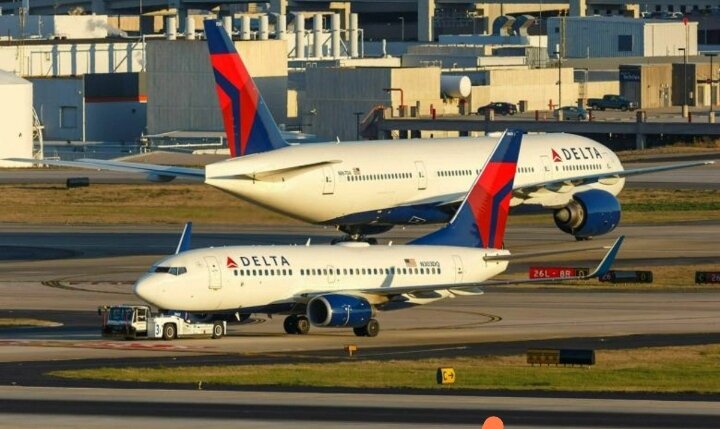 ABŞ-də təyyarə qəzası: Havaya qalxarkən toqquşdular