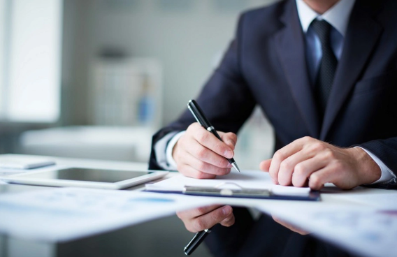 "Xüsusi icra məmurları haqqında" Qanun qəbul edildi