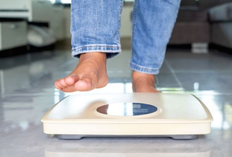 Bu ölkədə artıq çəki alan işçilər. cərimələnəcək