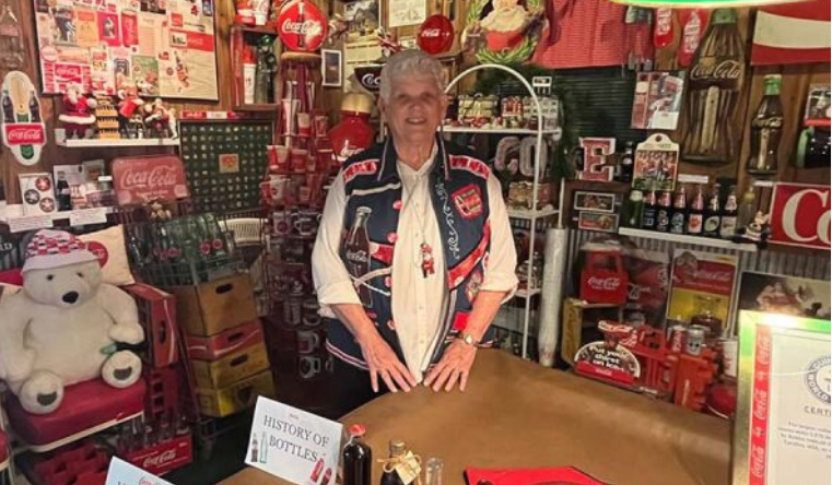 ABŞ-lı qadın "Coca-Cola" kolleksiyası ilə Ginnes rekordunu yenilədi