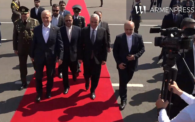 Pezeşkian İrəvandadır