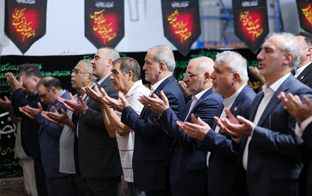 Pezeşkian Göy məsciddə namaz qıldı