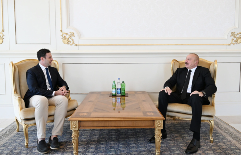 İlham Əliyev "The Goldman Sachs Group Inc." şirkətinin qlobal məsələlər üzrə prezidentini qəbul edib