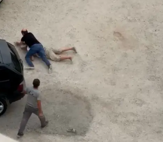 Avtomobil dayanacağı üzərində yaranan mübahisəsi qanla bitdi