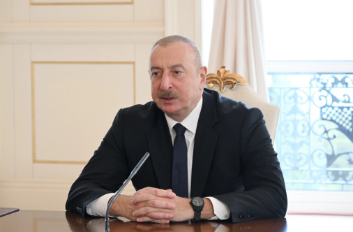 İlham Əliyev Kəlbəcər şəhərinin sakinləri ilə görüşüb, onlara mənzillərin açarlarını təqdim edib