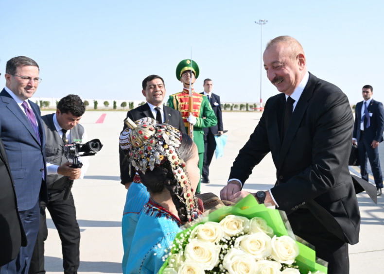 Azərbaycan Prezidenti İlham Əliyev Türkmənistanda işgüzar səfərdədir
