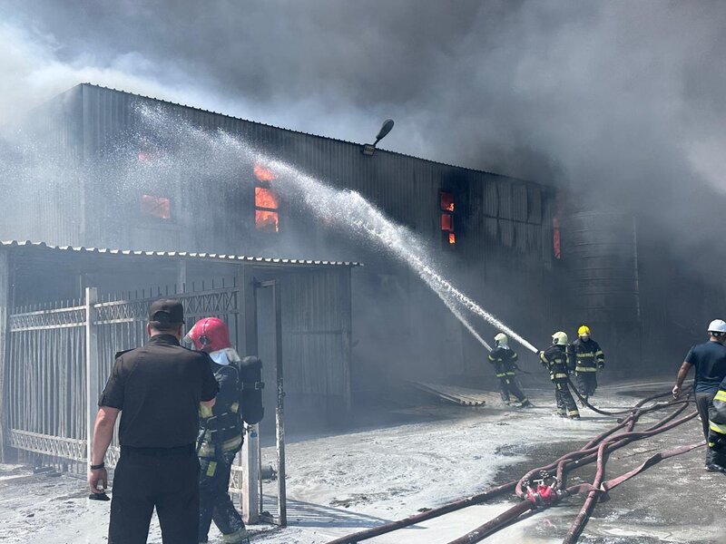 Boya zavodundakı yanğın söndürüldü - Video-Yenilənib