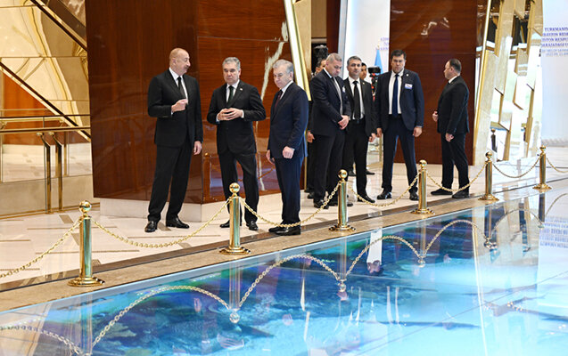 Liderlər yüksəksəviyyəli görüşdən əvvəl - Video