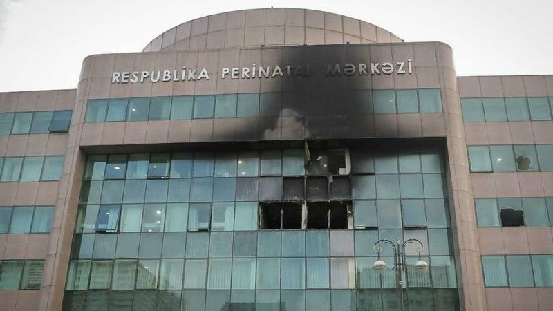 Yeddi körpənin ölüm işi: Tibb bacıları direktorun üzünə durdular - MƏHKƏMƏ