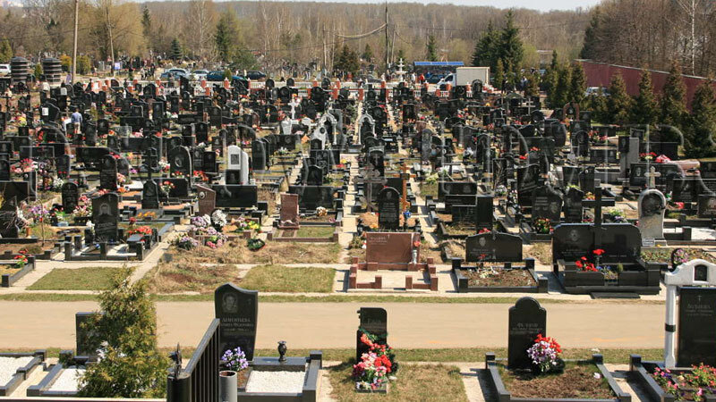 Anasının məzar daşını düzəltdirmək üçün oğurluq etdi