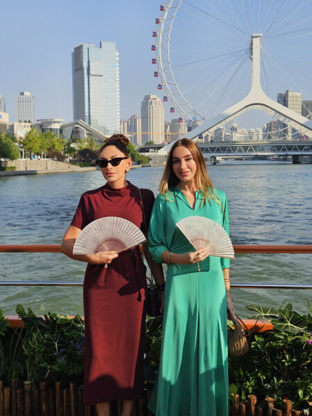 Mehriban Əliyeva liderlərin xanımları ilə gəmi gəzintisində - Fotolar