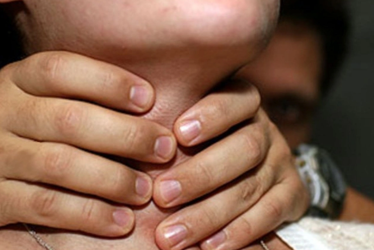 Bakıda bacısının həyat tərzinə görə öldürən qardaşa HÖKM OXUNDU