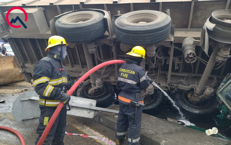 Bakıda "KamAZ" avtomobilin üzərinə aşdı - Ölənlər var-Yenilənib