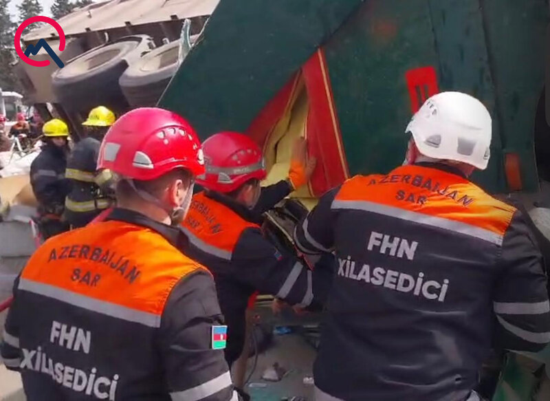 Bakıda "KamAZ" avtomobilin üzərinə aşdı - Ölənlər var-Yenilənib