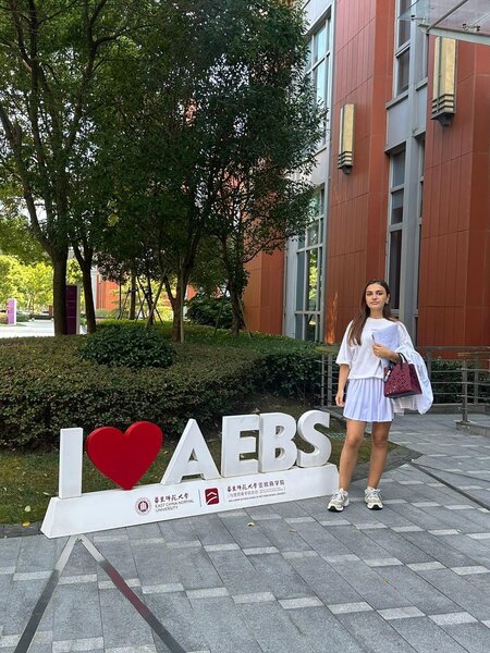 Vaqiflə Samirənin qızı Çində təhsil alacaq (FOTO)