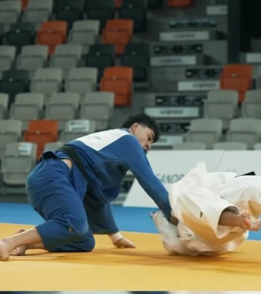 Komanda yoldaşına hücum edən Aslan Kotsoyevin biabırçı MƏĞLUBİYYƏTİ - VİDEO