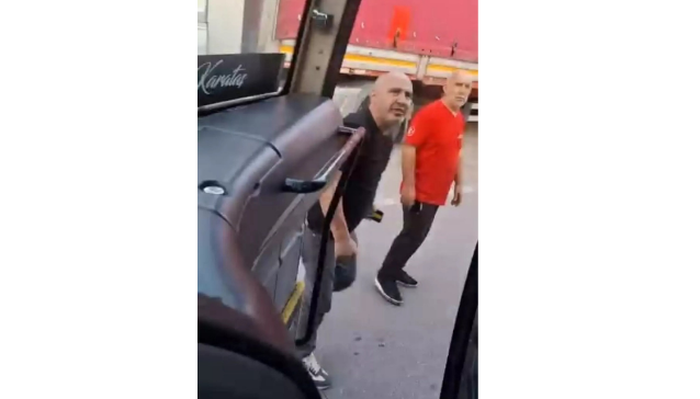 Yol mübahisəsi davayla nəticələndi - VİDEO