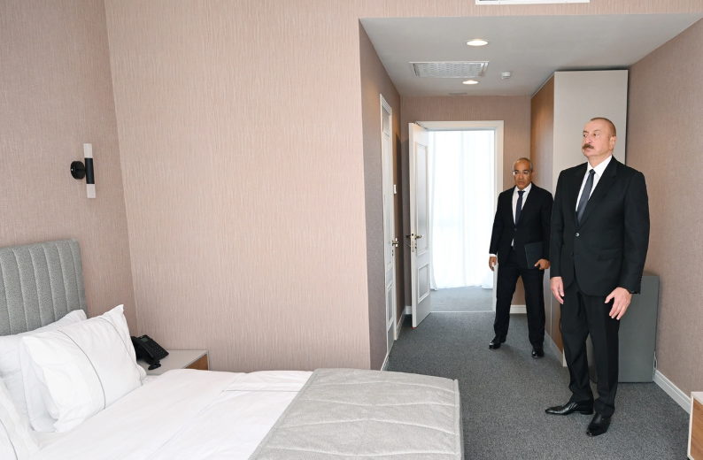 İlham Əliyev Səməd Vurğun adına Yaradıcılıq Evinin açılışında iştirak edib