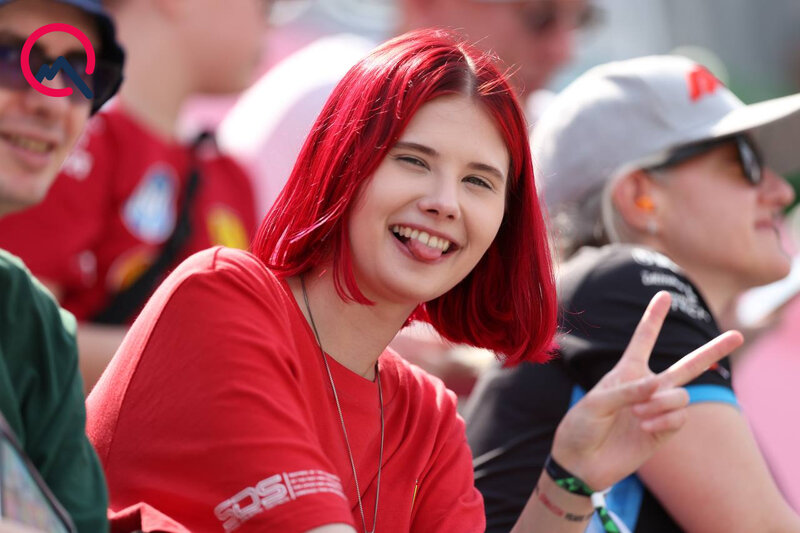 Trasda bolidlər, tribunada turistlər... - Adrenalin yarışından fotolar