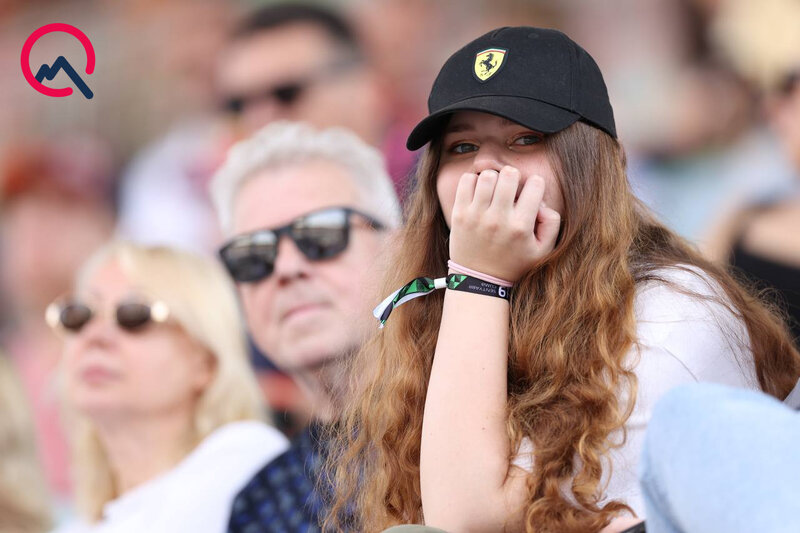 Trasda bolidlər, tribunada turistlər... - Adrenalin yarışından fotolar