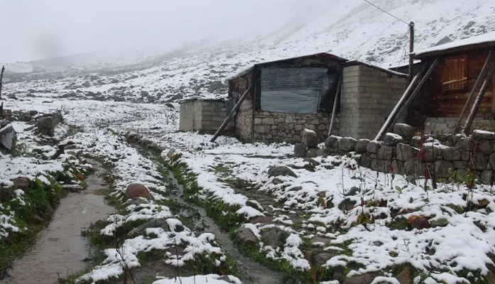 Bu ərazilərə qar yağışı başladı - VİDEO