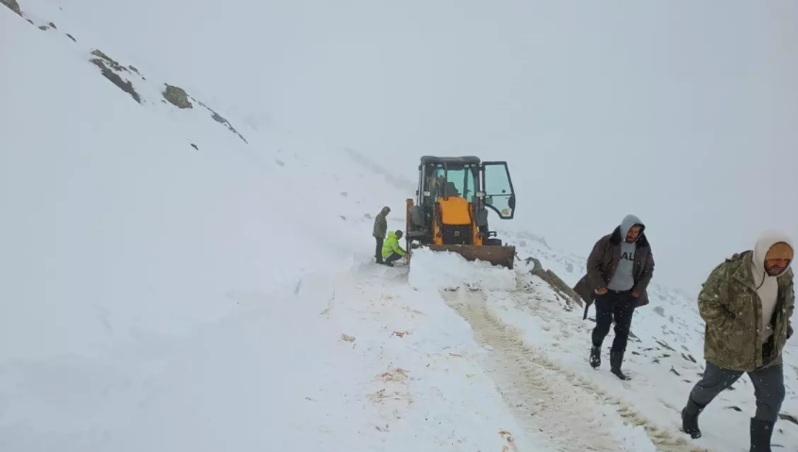 Bu ərazilərində yağan qar və güclü fırtına həyat şəraitini çətinləşdirdi - VİDEO