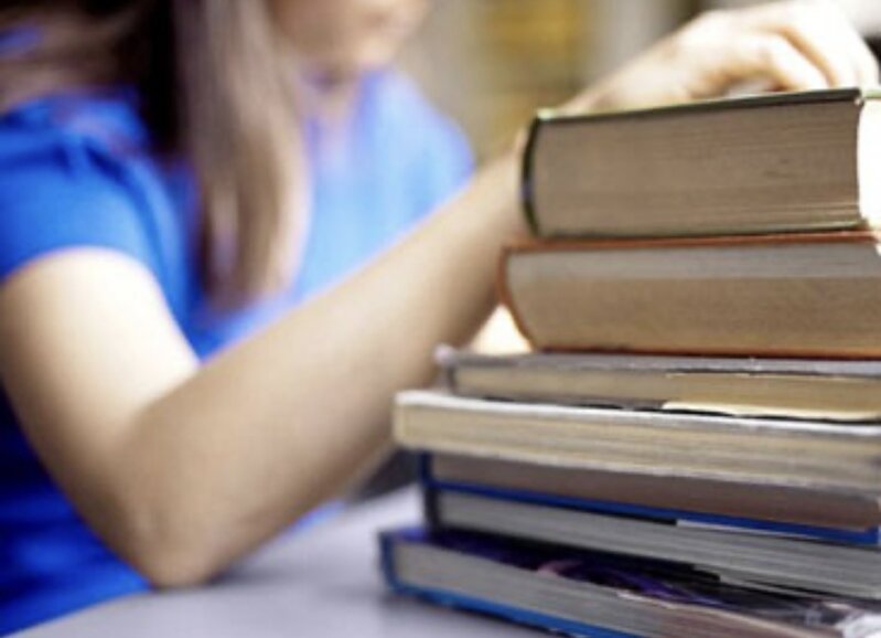 Gənclərdə kitab oxuma marağı azalır – səbəblər nədir? - ARAŞDIRMA