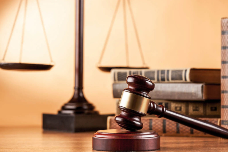 On bir yaşlı qıza qarşı əxlaqsızlıq edən iki uşaq atasına HÖKM OXUNDU