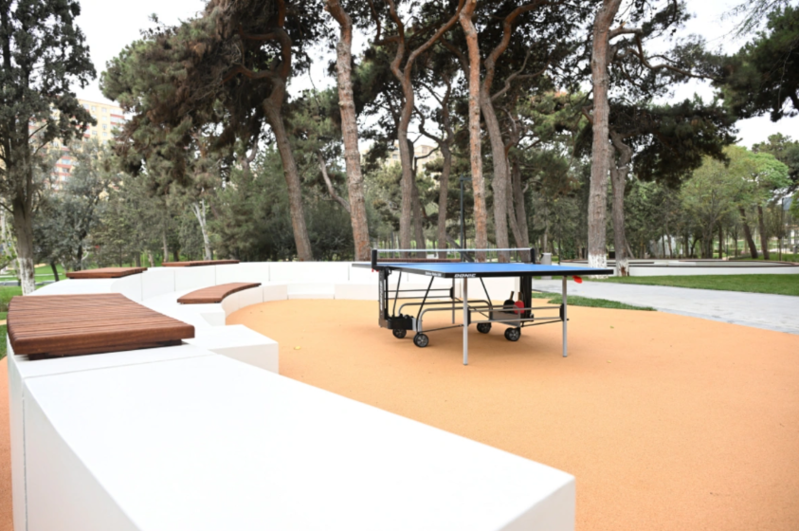 İlham Əliyev və Mehriban Əliyeva Bakının Nərimanov rayonunda salınan yeni parkın açılışında iştirak ediblər