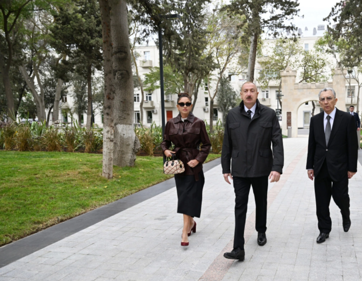 İlham Əliyev və Mehriban Əliyeva Bakının Nərimanov rayonunda salınan yeni parkın açılışında iştirak ediblər